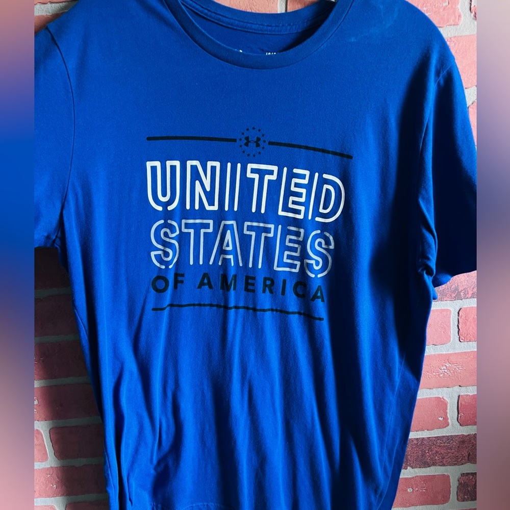 Men’s large blue underarmour shirt